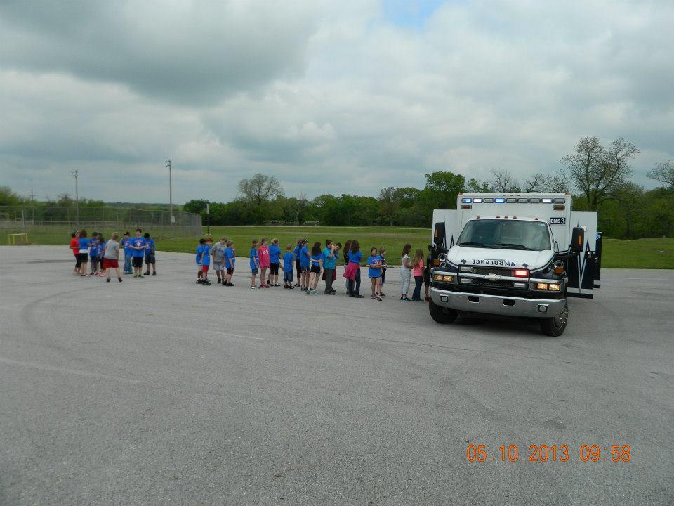 kids looking at an ambulance