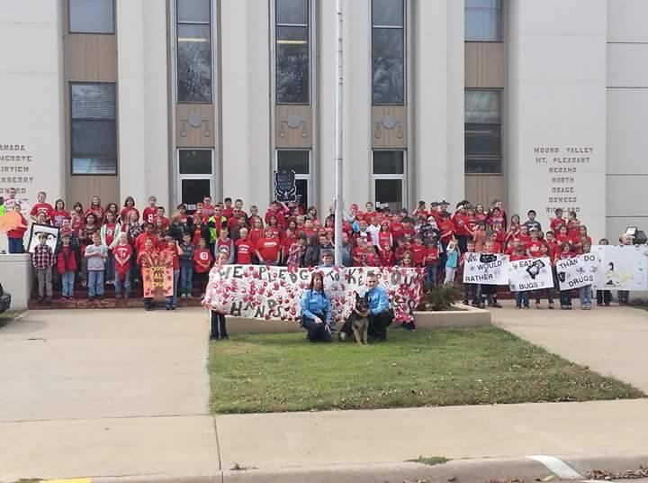 Photo of kids holding signs at a DARE event